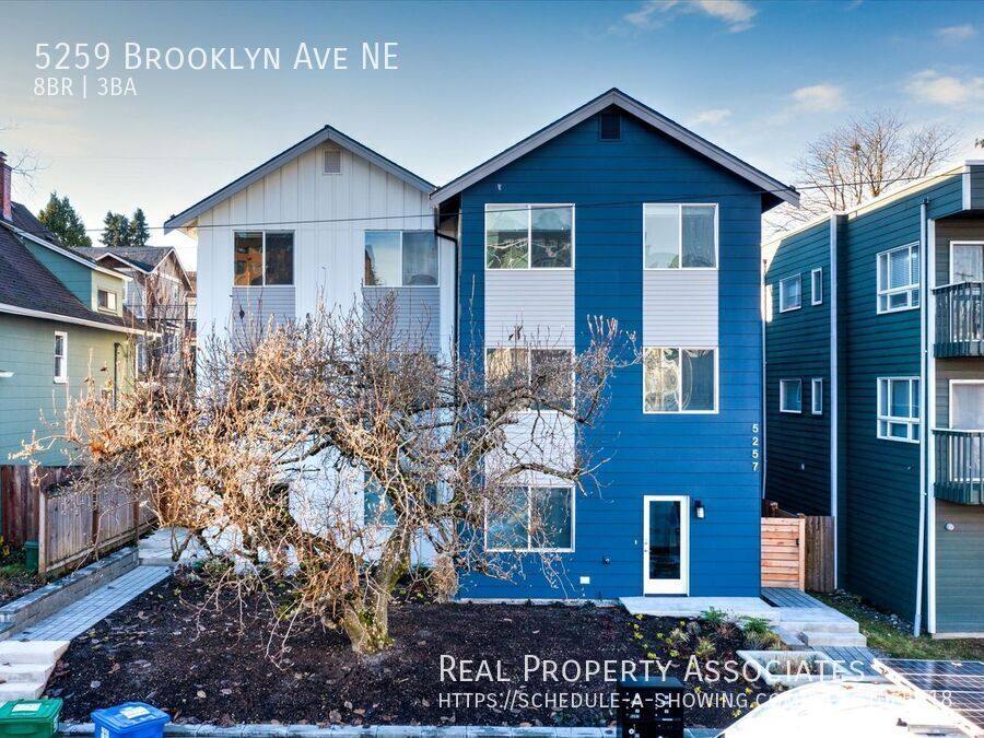 Townhouse for rent at 5259 Brooklyn Ave NE, Seattle, WA 98105