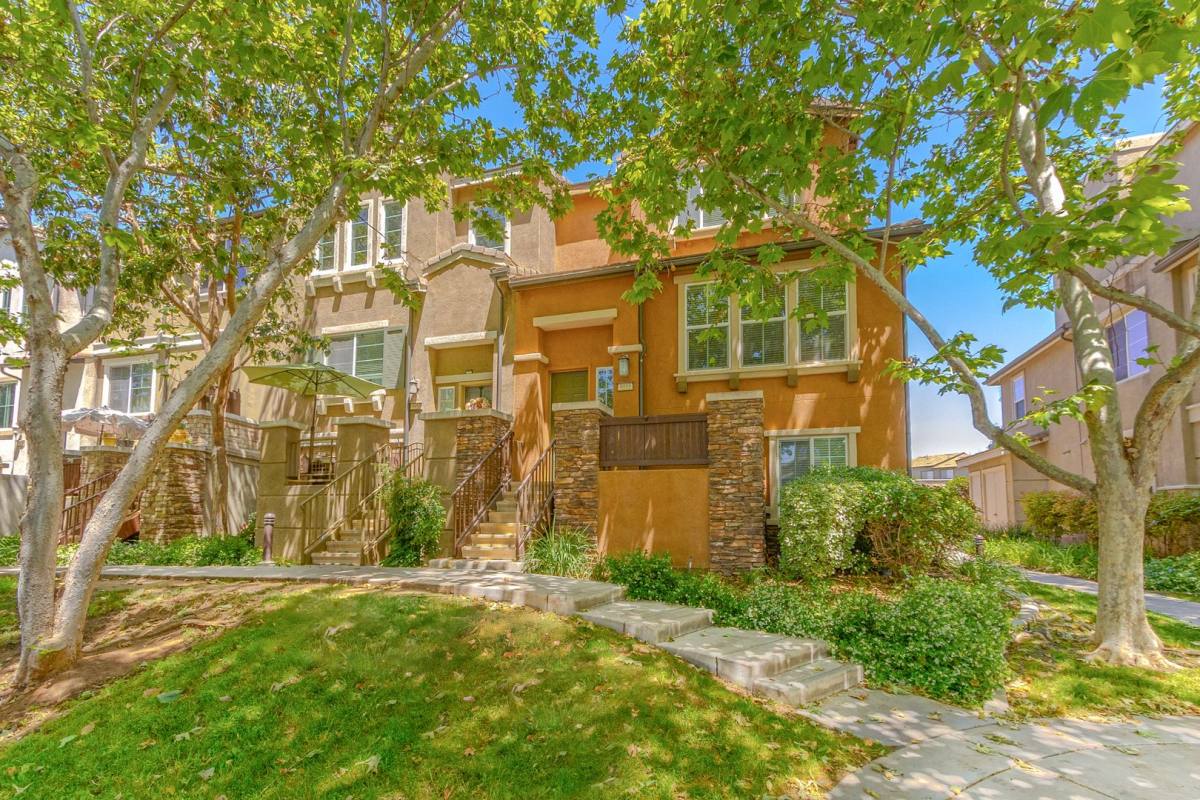 Townhouse for rent at 9955 Watergum Trail, Santee, CA 92071