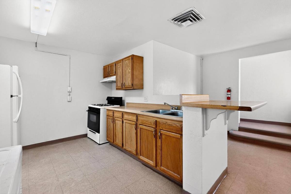 Apartment for rent at 1900-1910 Gold Ave SE, Albuquerque, NM 87106