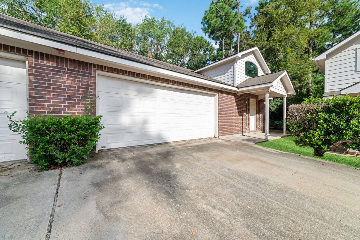 Townhouse for rent at 100 Westpark Dr, Conroe, TX 77304