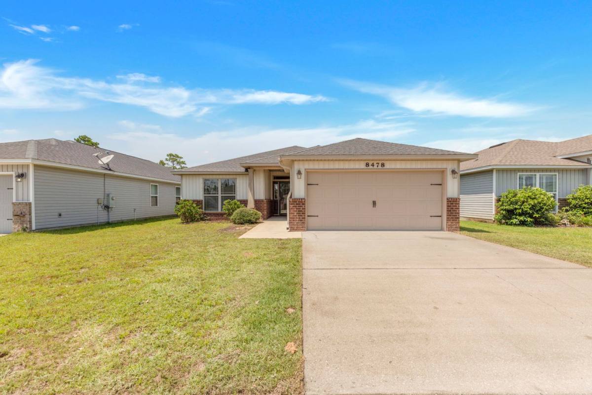 House for rent at 8478 Island Dr, Navarre, FL 32566