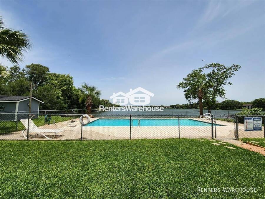 Townhouse for rent at 8936 Glacier Ave, Texas City, TX 77591