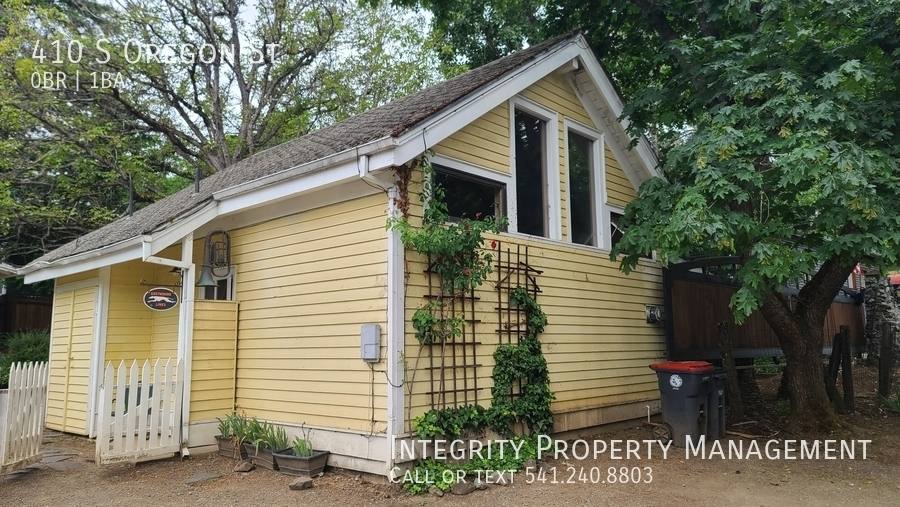 House for rent at 410 S Oregon St, Jacksonville, OR 97530