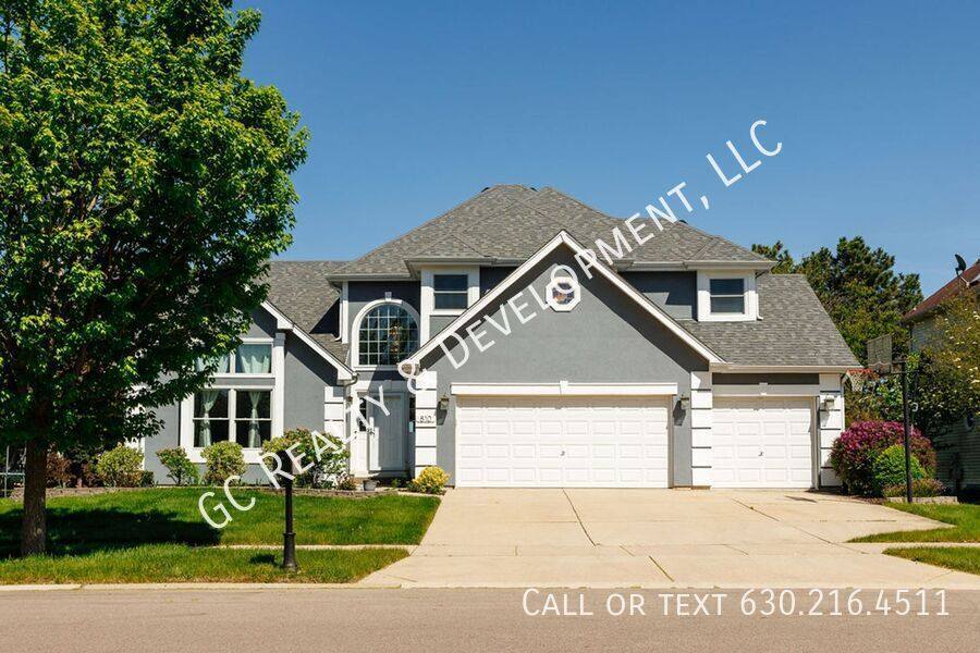 House for rent at 810 Clarendon Lane, Aurora, IL 60504