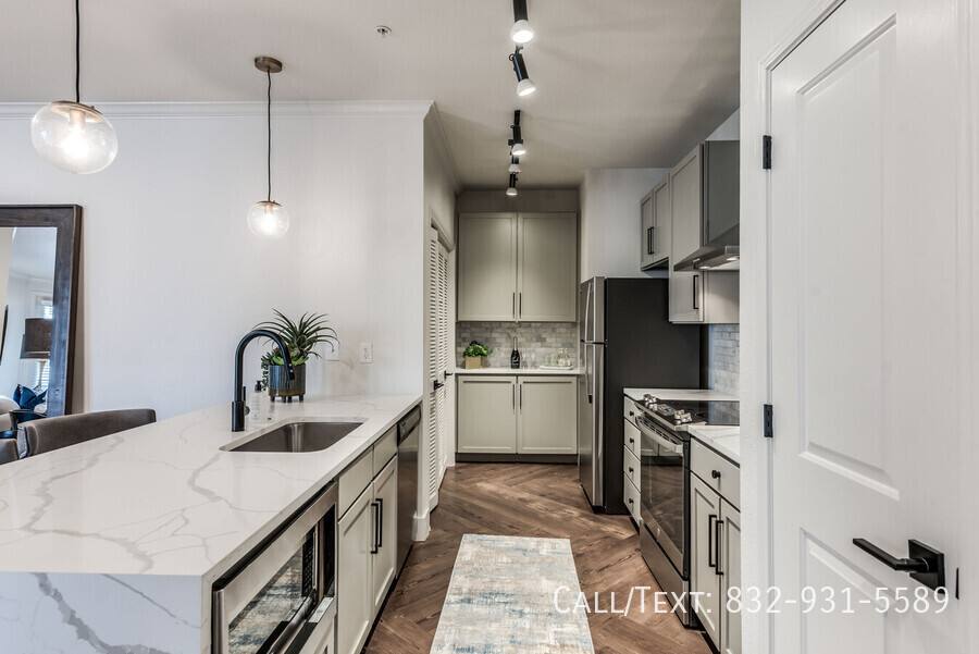 Apartment for rent at 552 Gillette St #SS2, Houston, TX 77019
