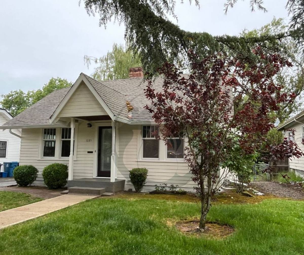 House for rent at 1335 18th St NE, Salem, OR 97301