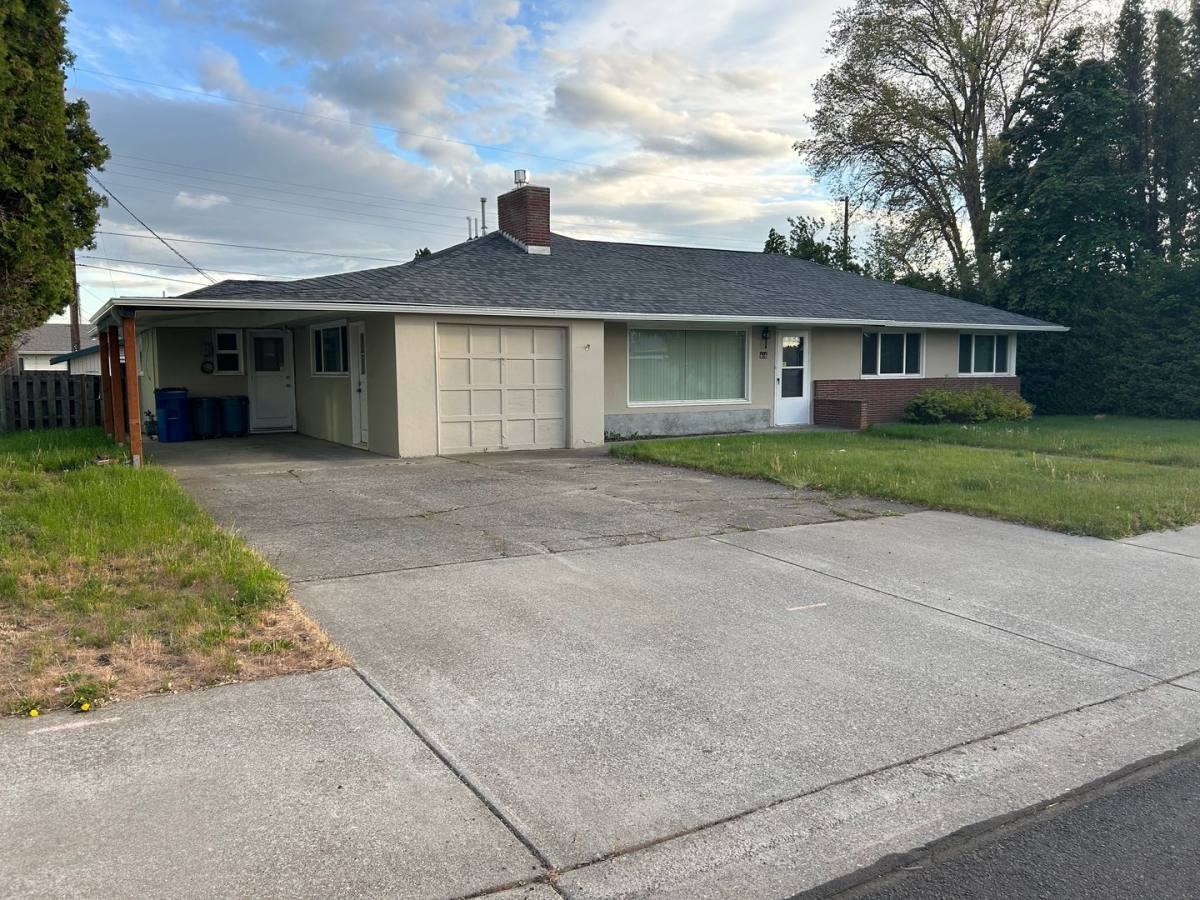 House for rent at 616 E Collins St, Goldendale, WA 98620