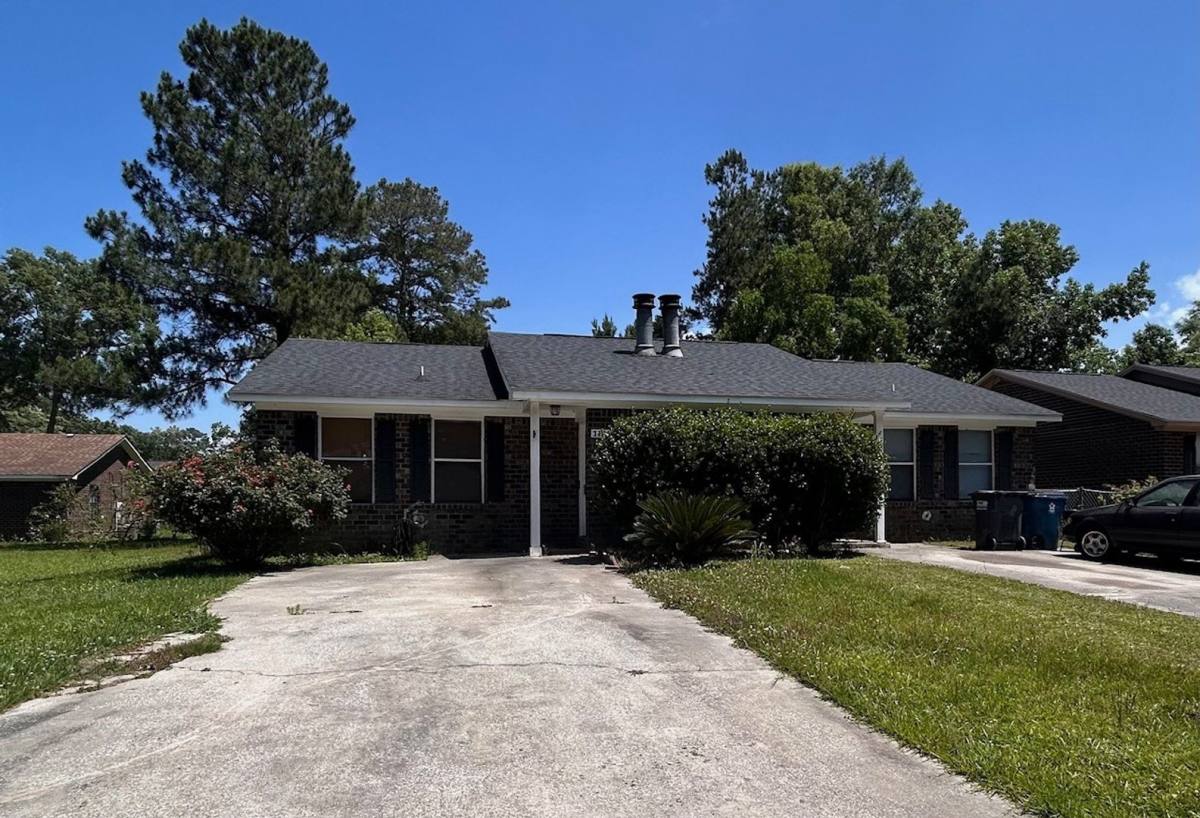 Apartment for rent at 184 A-B Dorchester Manor Blvd, North Charleston, SC 29420