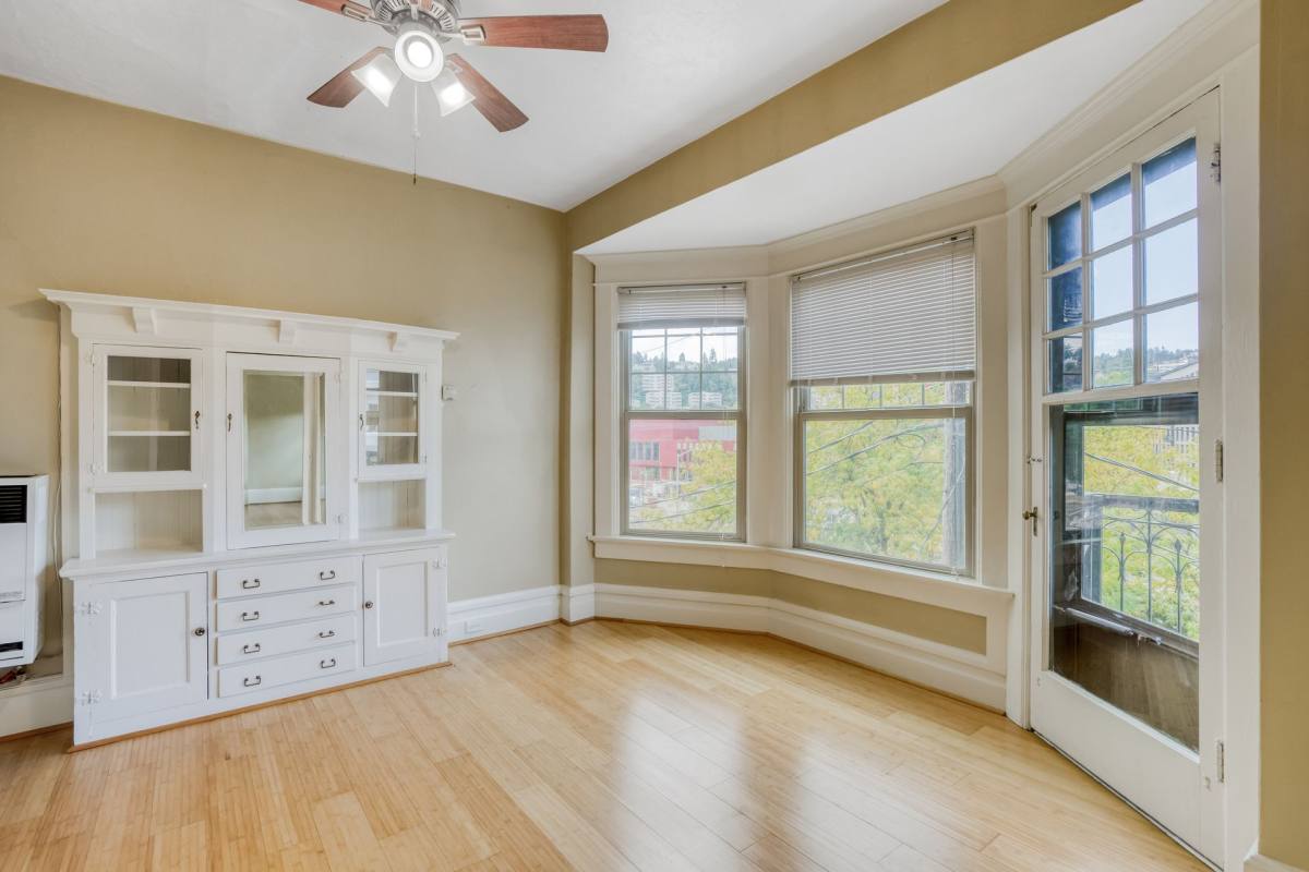 Apartment for rent at 924 SW 16th Ave, Portland, OR 97205