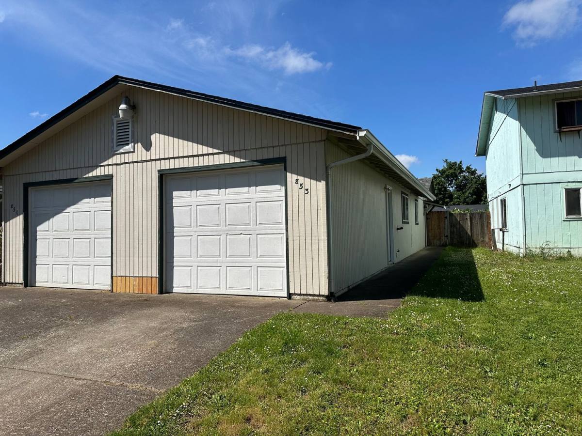 House for rent at 853 N Cloverleaf Loop, Springfield, OR 97477