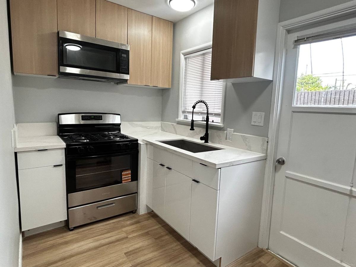 Apartment for rent at 924-934 Termino Ave, Long Beach, CA 90804