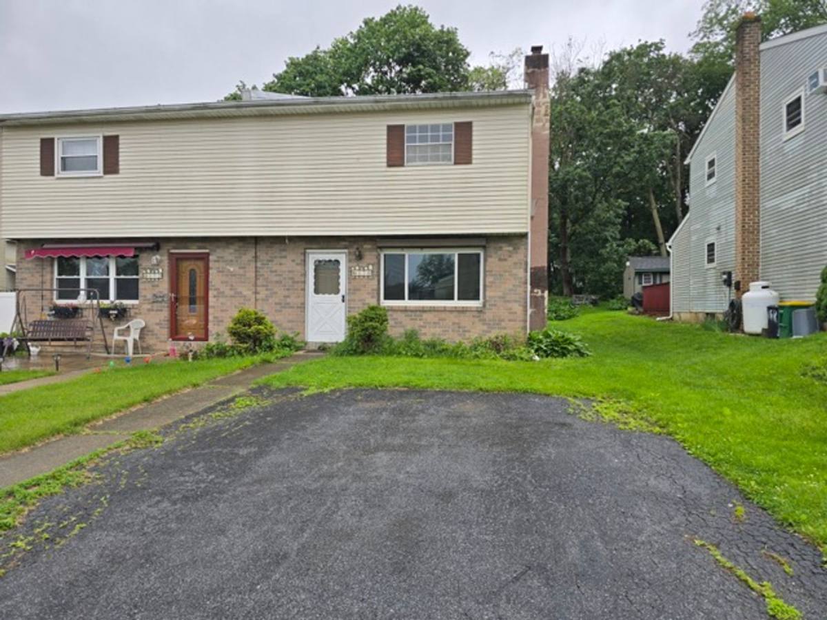 House for rent at 170 Roberts St, Alburtis, PA 18011