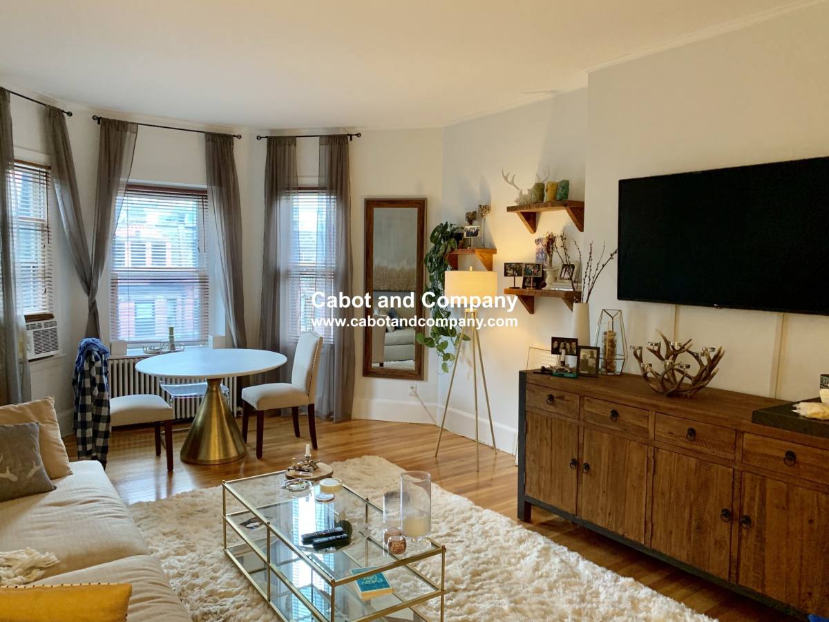 Apartment for rent at 213 Newbury St #7, Boston, MA 02116