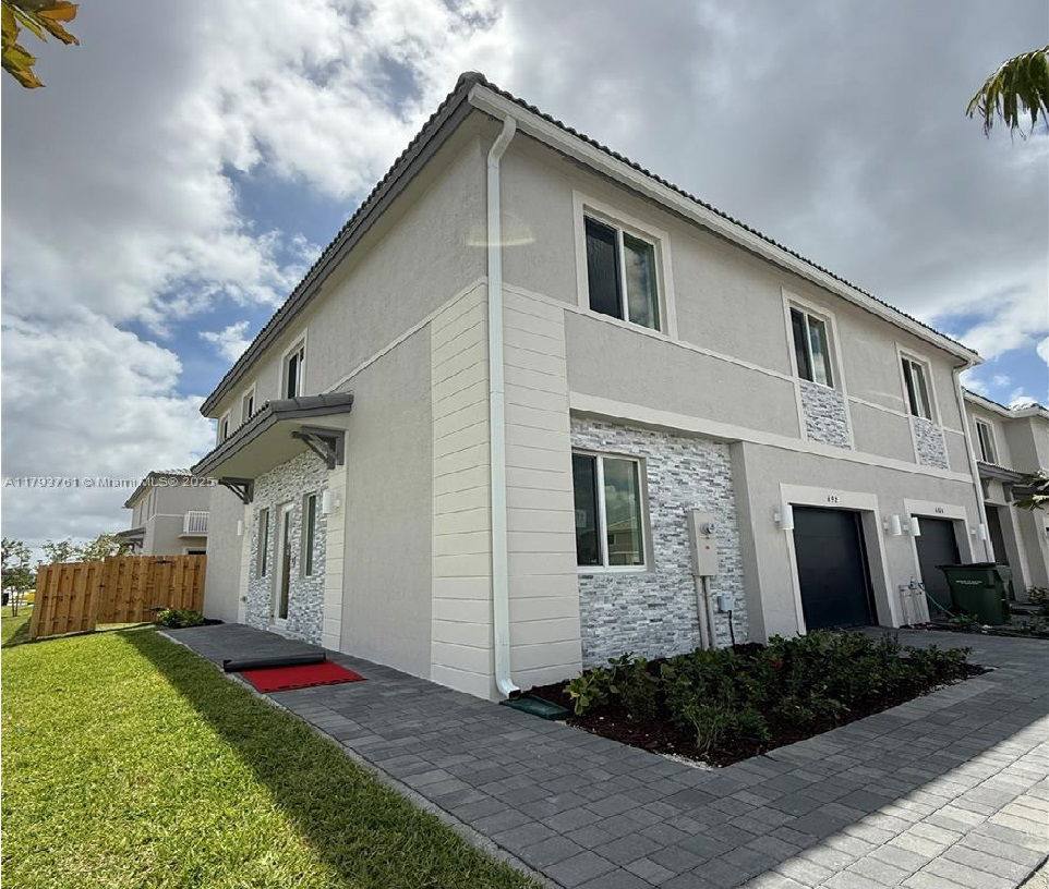 Townhouse for rent at 620 SE 13th Court, Homestead, FL 33035