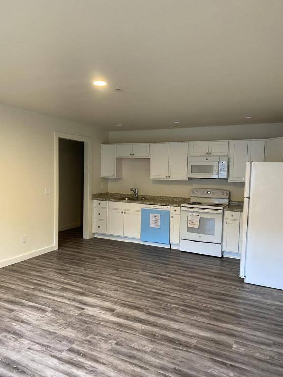 Apartment for rent at 170 SW Strawberry Lane, Waldport, OR 97394
