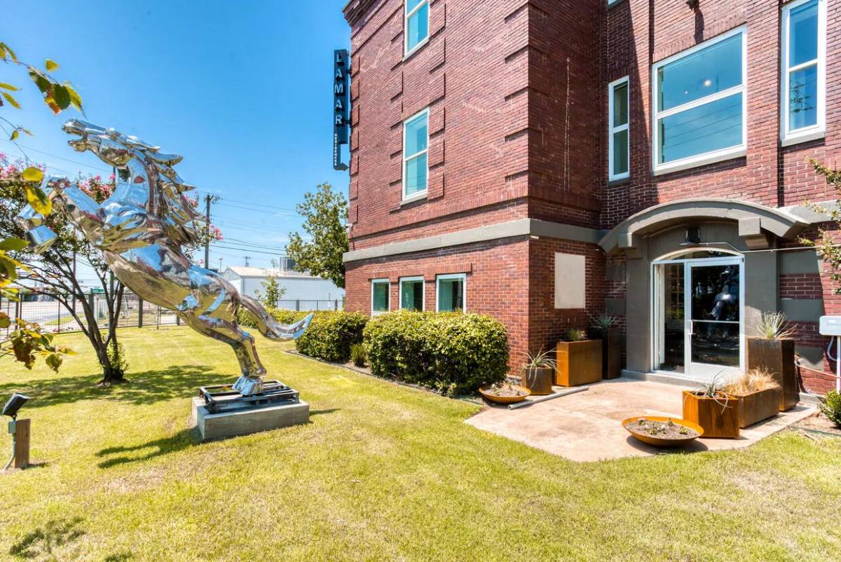 Apartment for rent at 1403 Corinth St, Dallas, TX 75215
