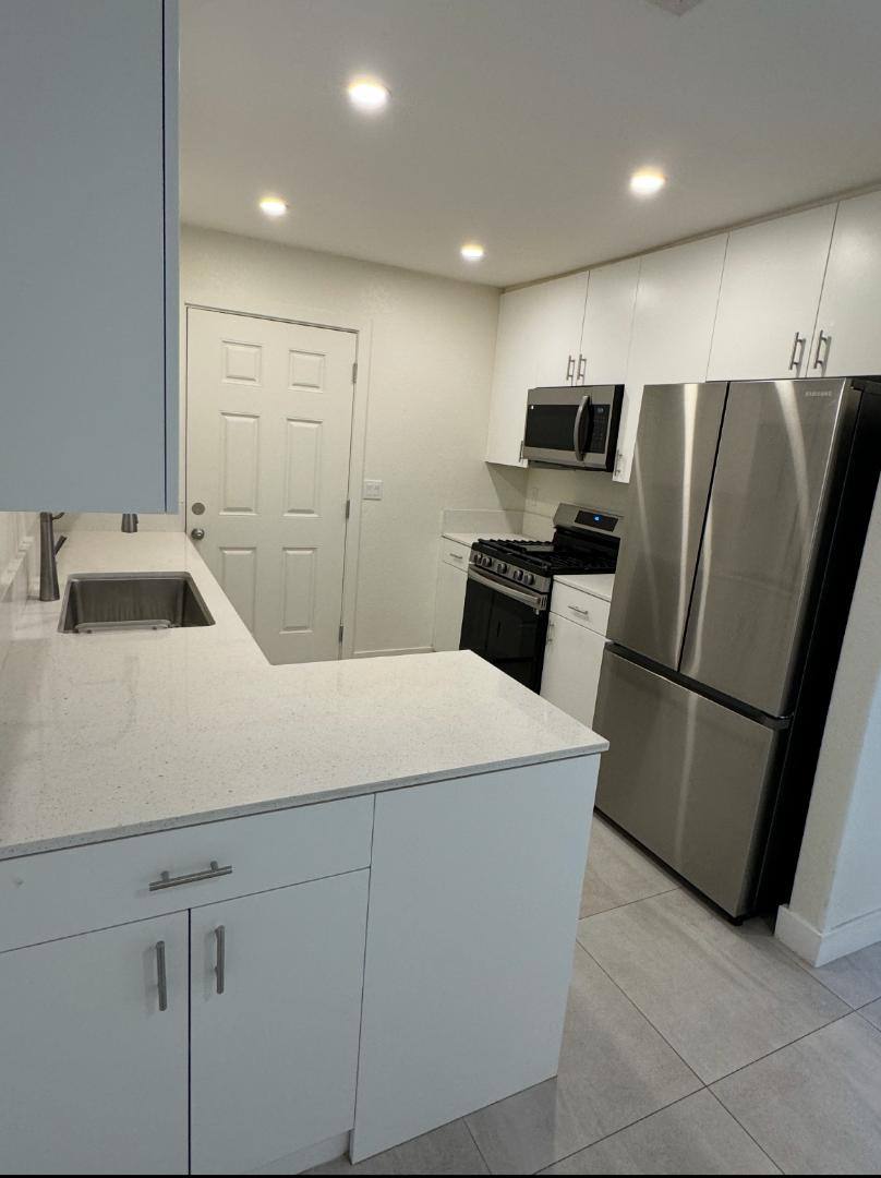 Apartment for rent at 1400 E Palm Canyon Dr #104, Palm Springs, CA 92264