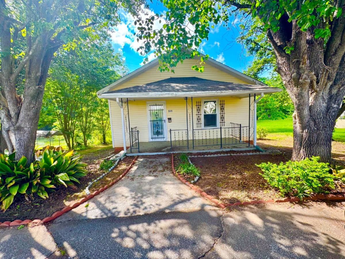House for rent at 311 Lakeside Dr, Westminster, SC 29693