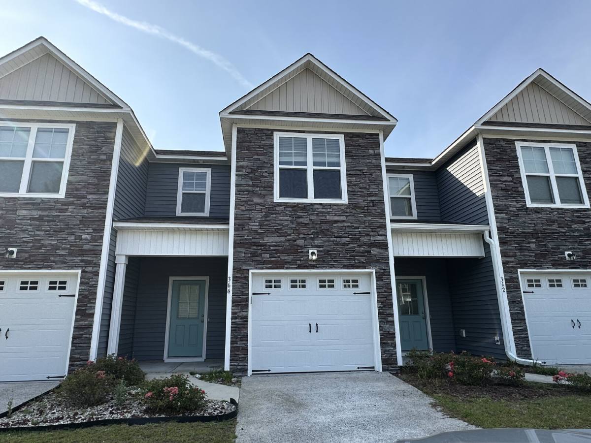 Townhouse for rent at 364 S Stingray Lane, Sneads Ferry, NC 28460