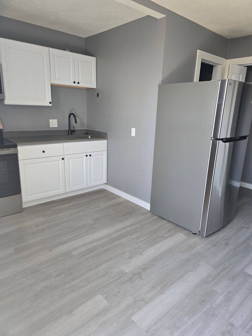 Apartment for rent at 119 W Chestnut St, Bolivar, MO 65613
