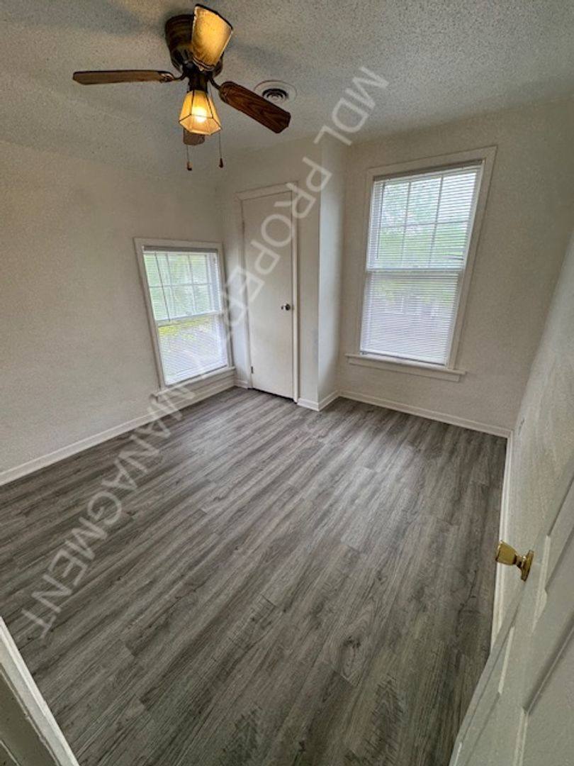 Apartment for rent at 511 S Monroe, Bay City, MI 48708