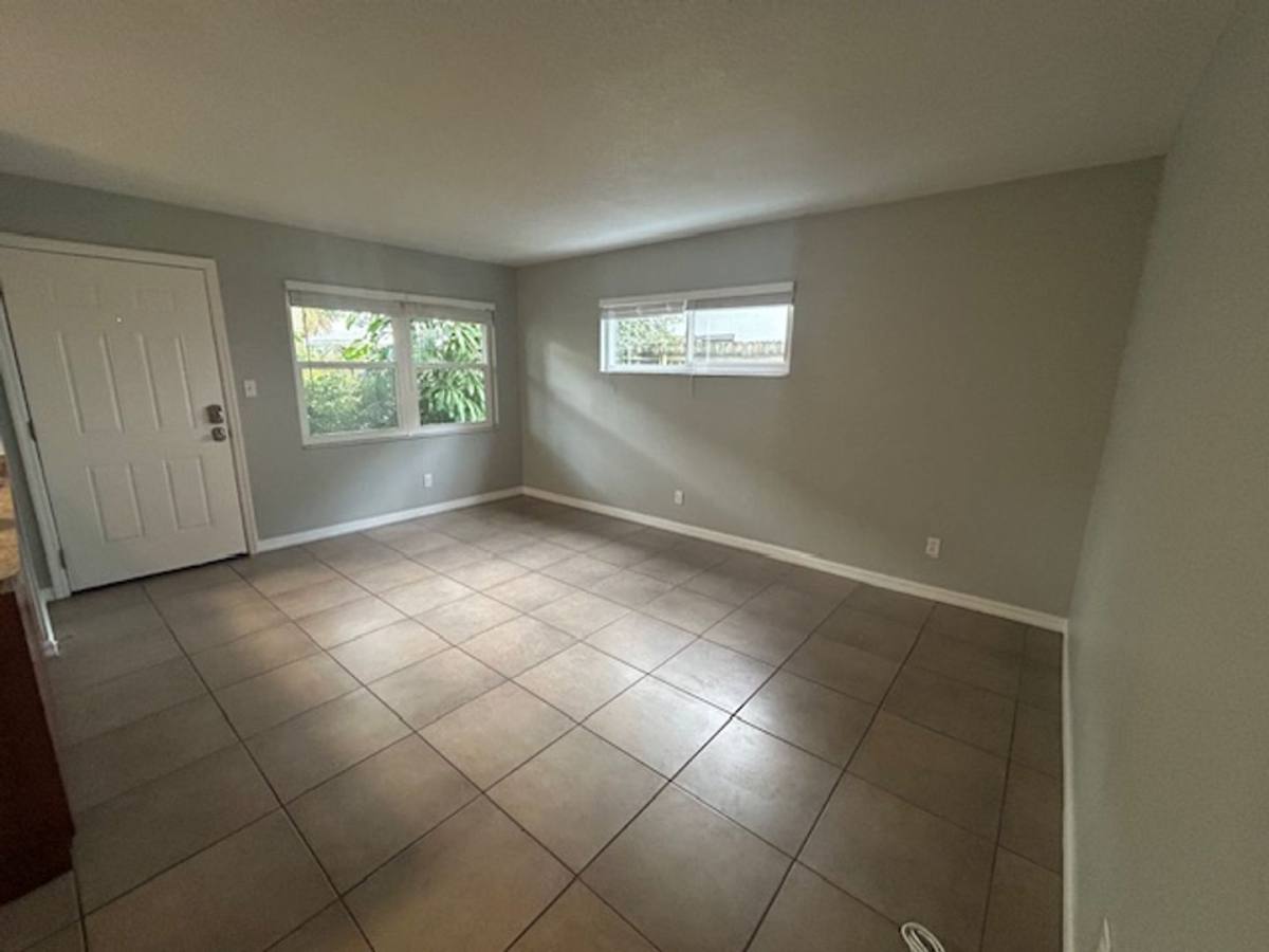 Apartment for rent at 2050 Arlington St, Sarasota, FL 34239
