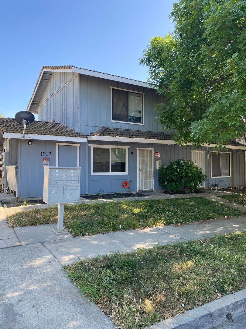 Apartment for rent at 1912 Shadowbrook Dr, Merced, CA 95348