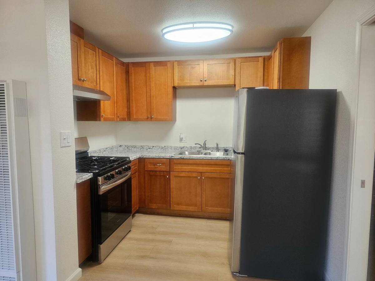 Apartment for rent at 6050 S Land Park Dr, Sacramento, CA 95822