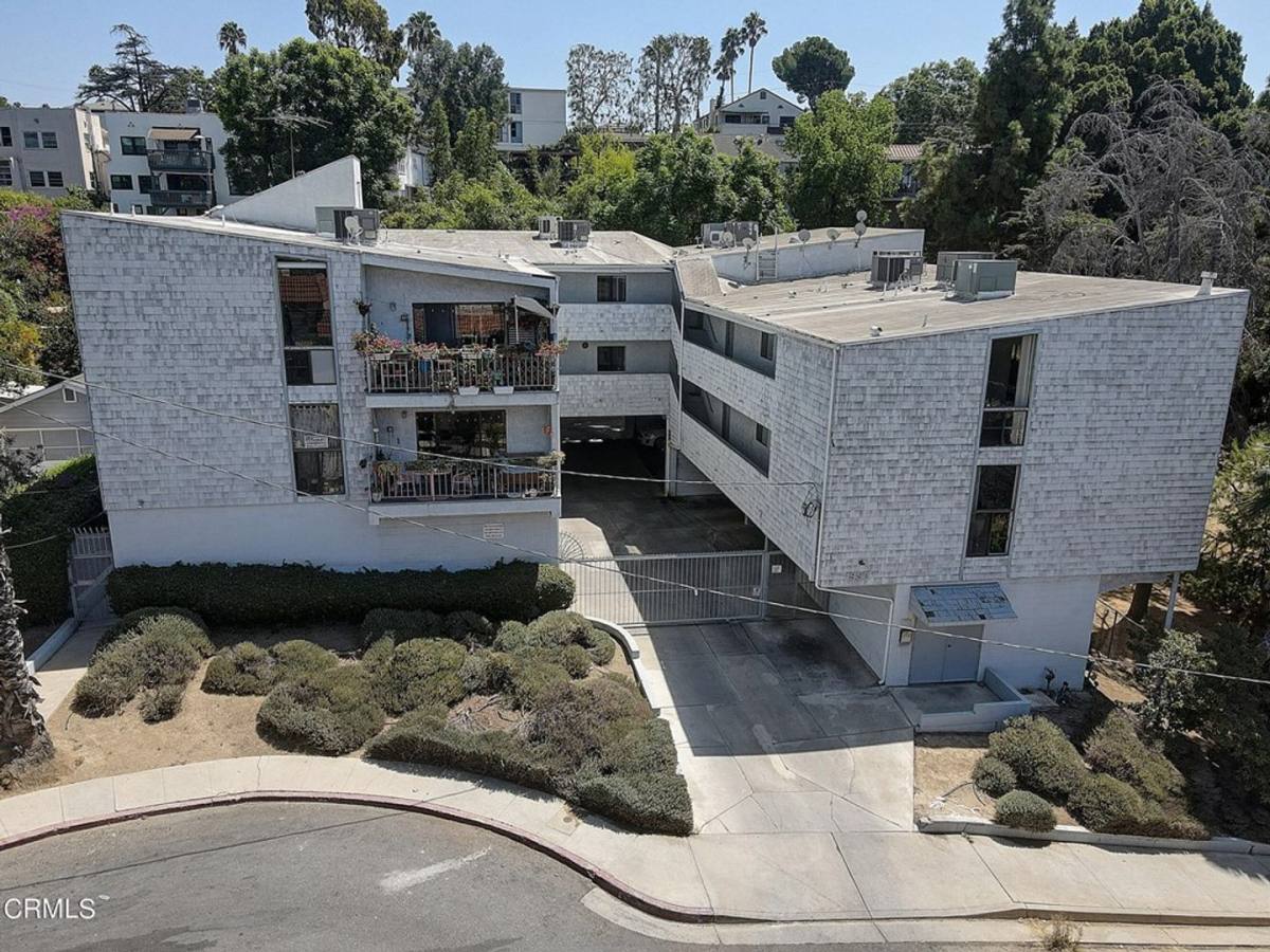 Apartment for rent at 950 Edgecliffe Dr, Los Angeles, CA 90026
