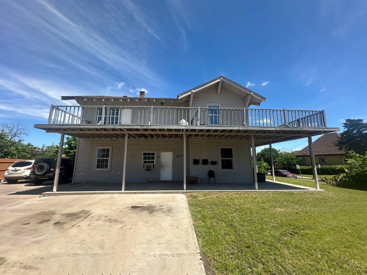 Apartment for rent at 431 E 8th St, Dallas, TX 75203