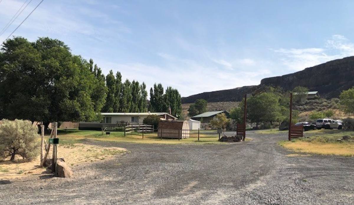 Apartment for rent at 31409 Moore Rd, Coulee City, WA 99115