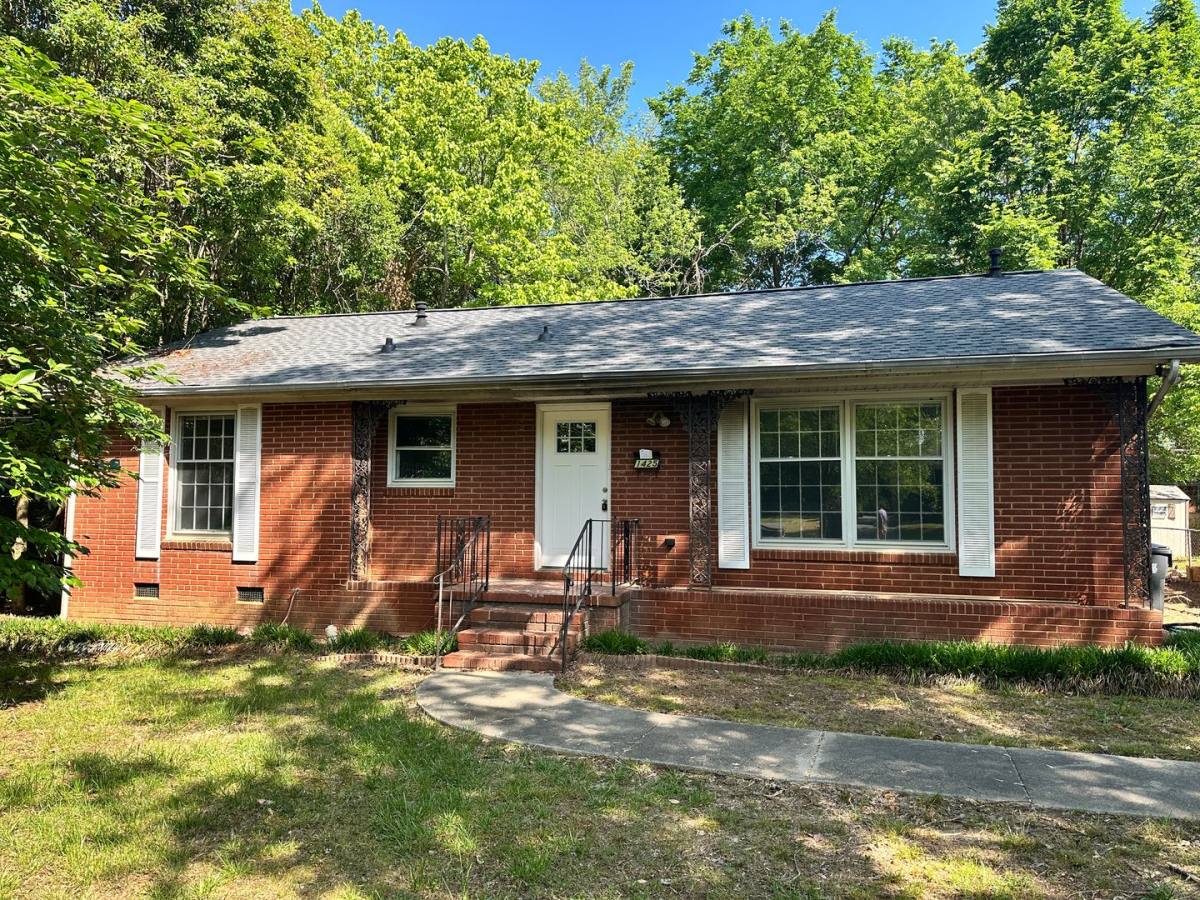 House for rent at 1425 Woodhill Lane, Charlotte, NC 28205