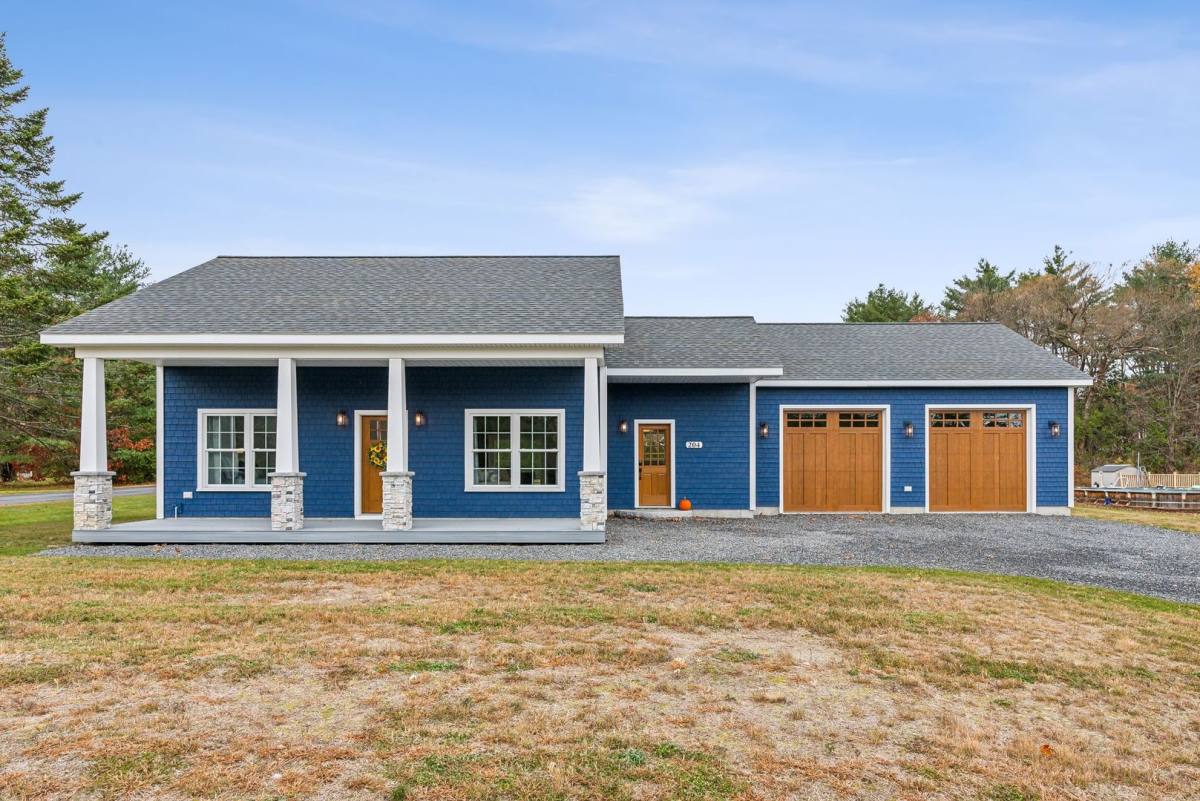 House for rent at 204 Puddledock Rd, Manchester, ME 04351