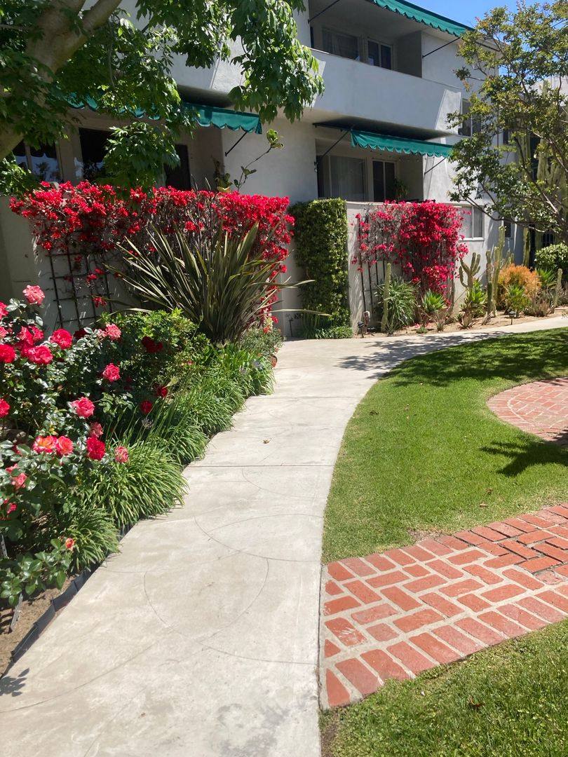 Apartment for rent at 1632 N Laurel Ave, Los Angeles, CA 90046