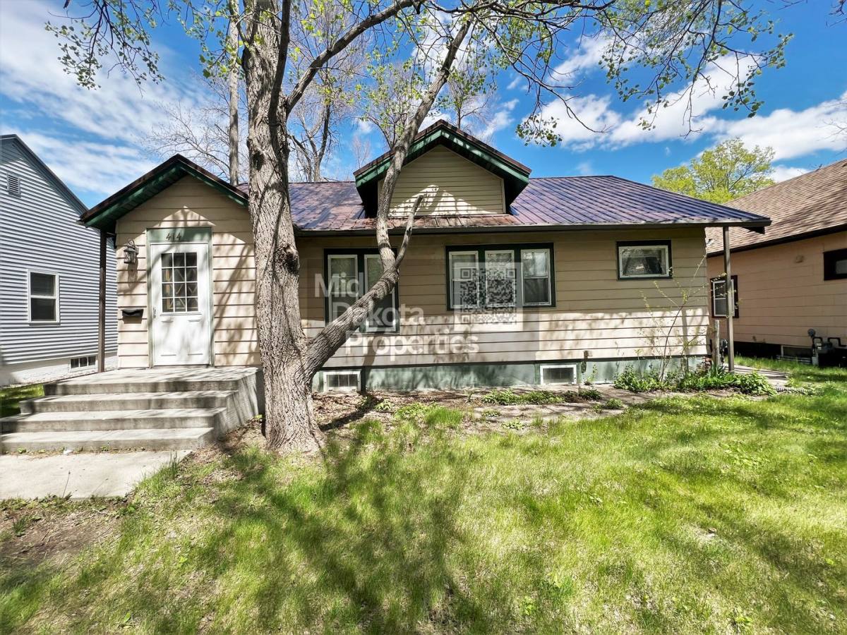 House for rent at 414 W 11th Ave, Mitchell, SD 57301
