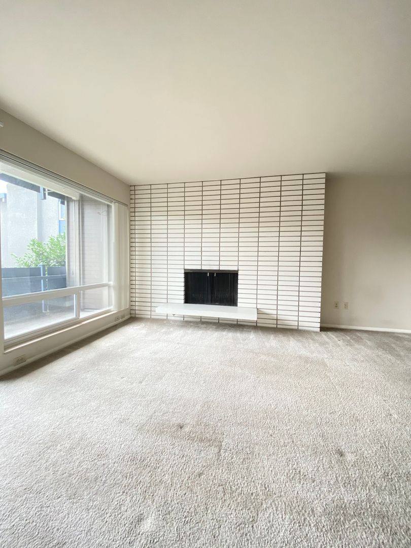 Apartment for rent at 900 Nob Hill Ave N, Seattle, WA 98109
