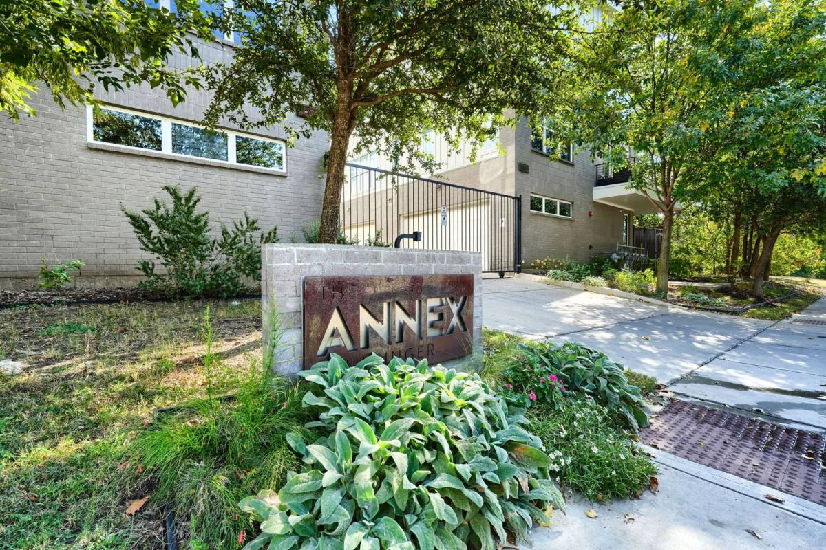 Townhouse for rent at 4620 Munger Ave, Dallas, TX 75204