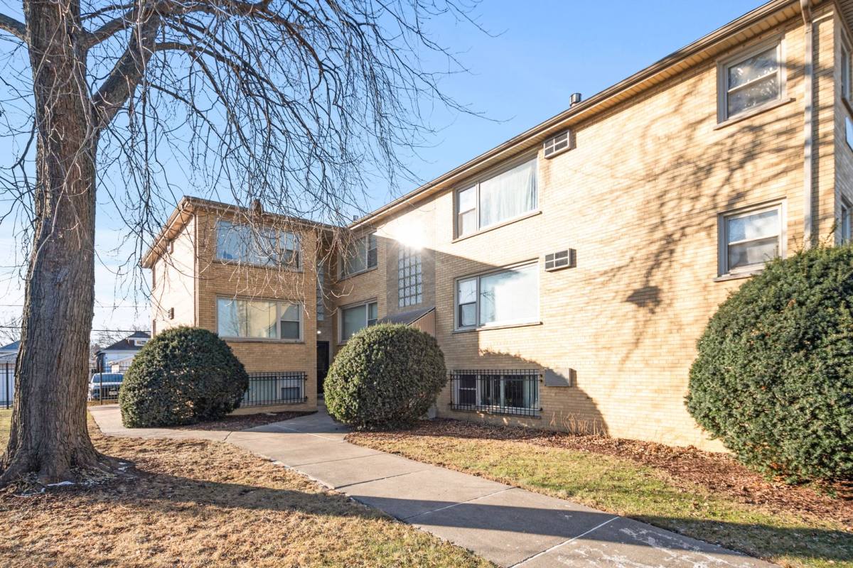 Apartment for rent at 3639 W 63rd St, Chicago, IL 60629