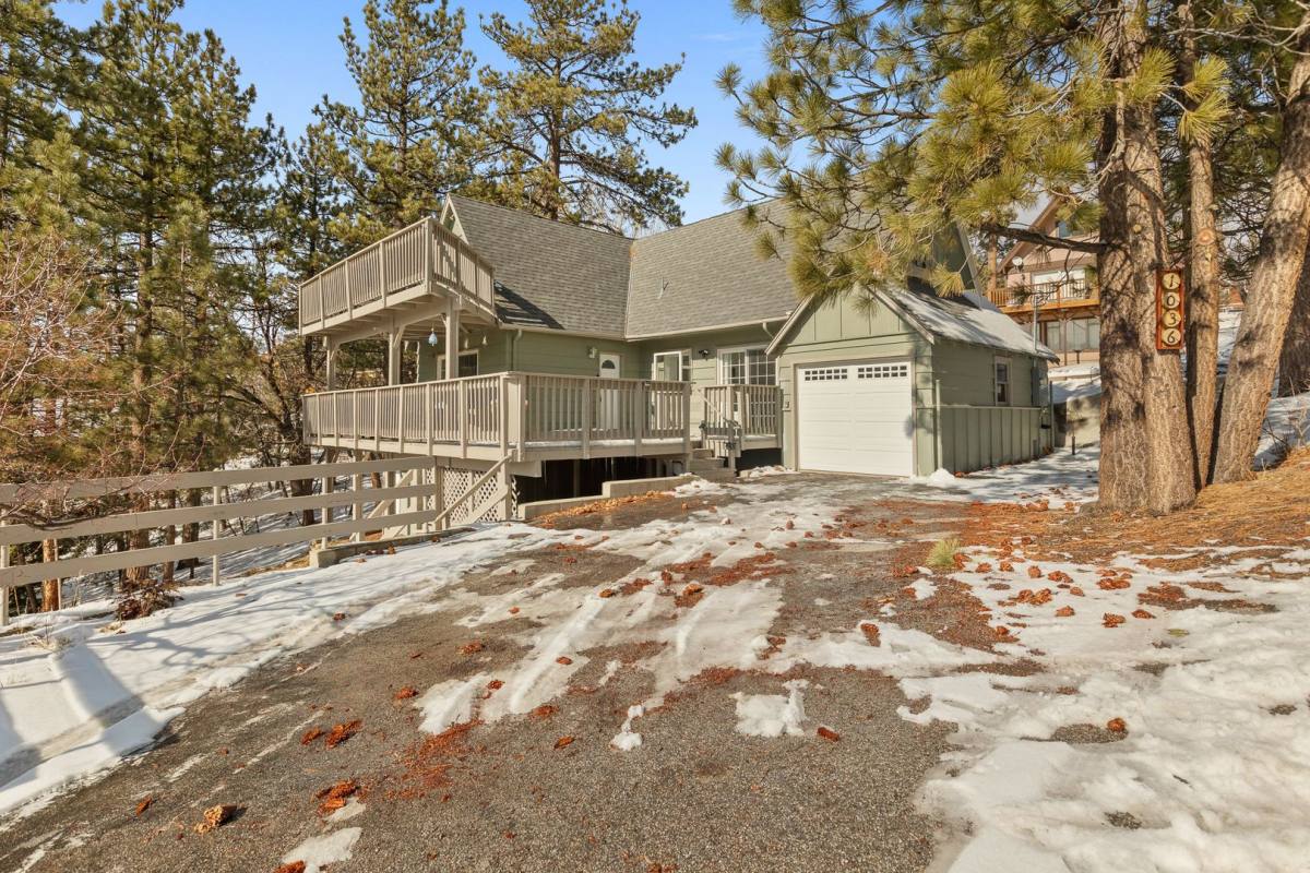 1036 Fawnskin Dr, Fawnskin, CA 92333