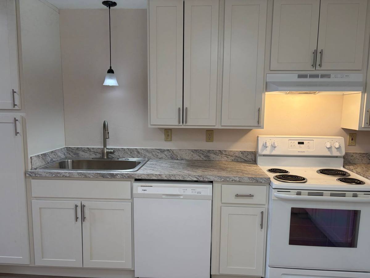 Apartment for rent at 2717 Humboldt Rd, Green Bay, WI 54311