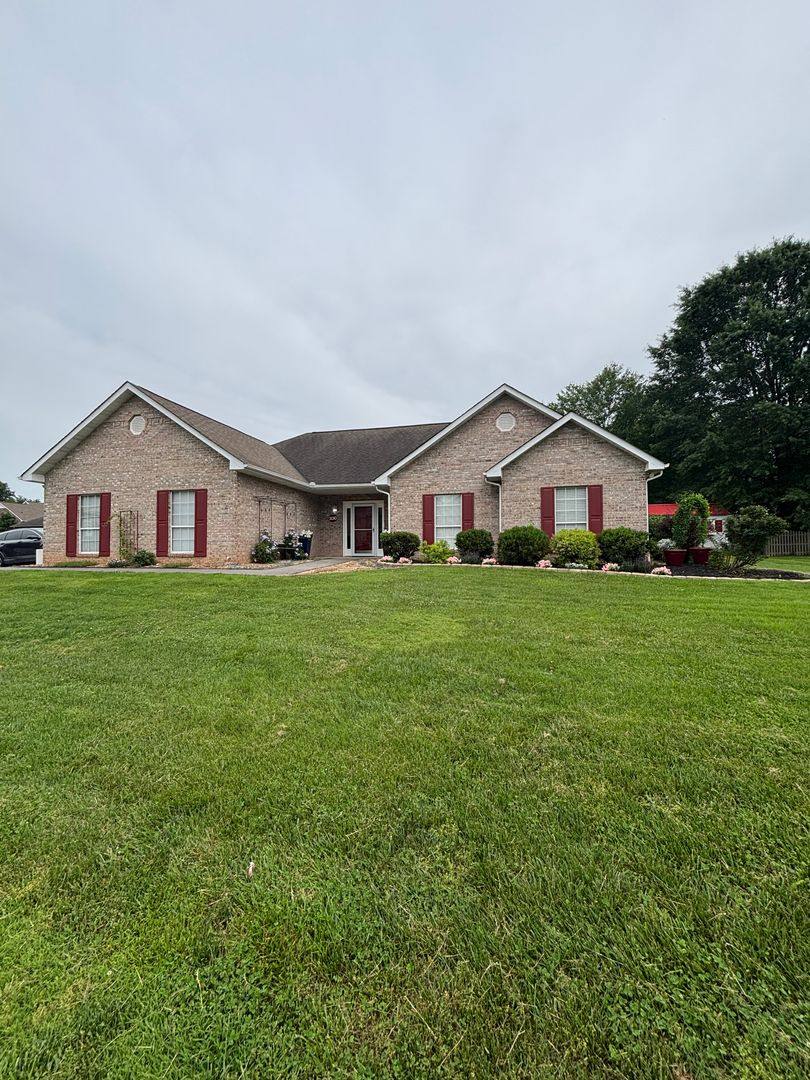 House for rent at 2010 Argonne Dr, Maryville, TN 37804
