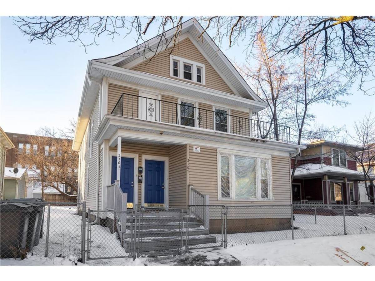 Townhouse for rent at 2105 Aldrich Ave N, Minneapolis, MN 55411
