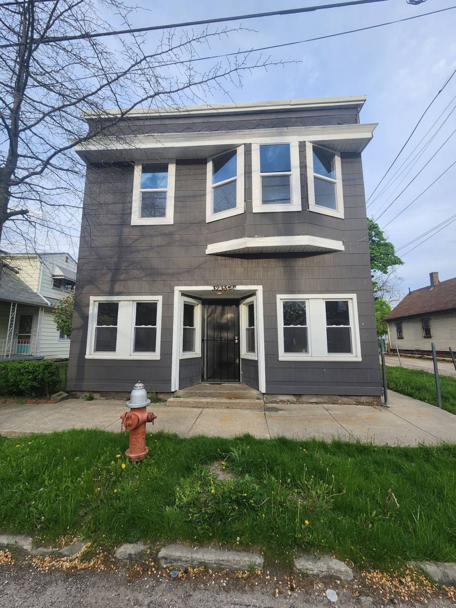 Apartment for rent at 3233 W 56th St, Cleveland, OH 44102