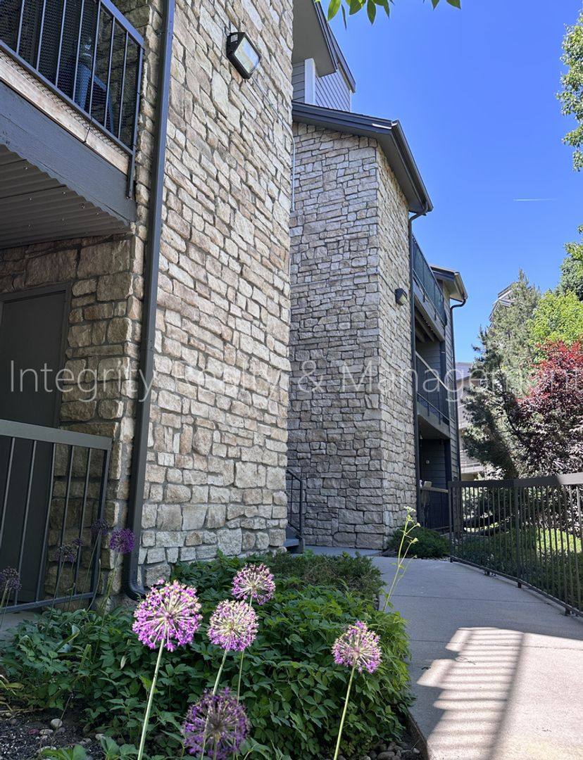 Condo for rent at 2575 S Syracuse Way, Denver, CO 80231