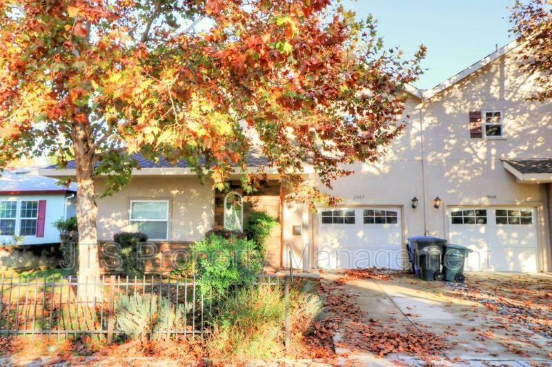 Townhouse for rent at 3657 24th St, Sacramento, CA 95818