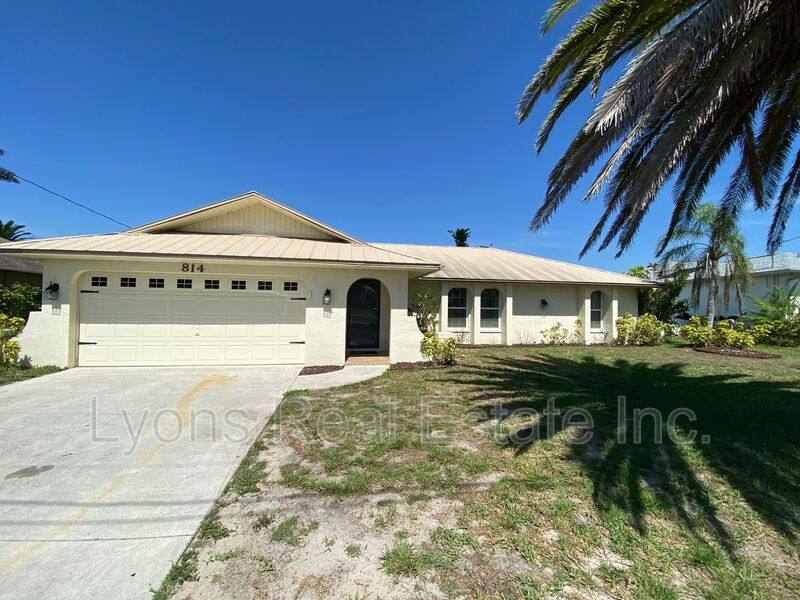 House for rent at 814 SE 21st Ave, Cape Coral, FL 33990