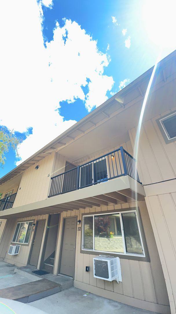 Apartment for rent at 305 & 307 N, Yakima, WA 98901