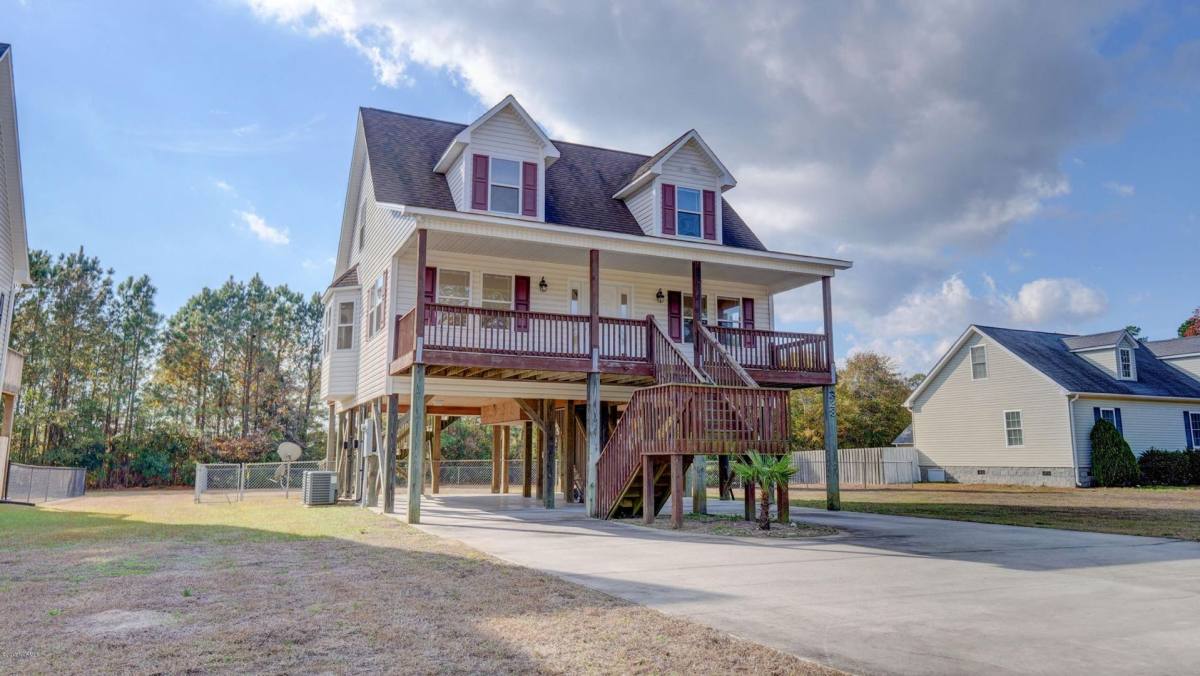 House for rent at 328 Chadwick Acres Rd, Sneads Ferry, NC 28460