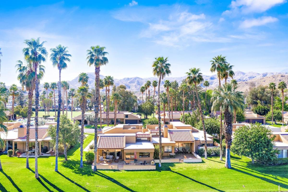Condo for rent at 7452 Regency Dr, Palm Springs, CA 92264