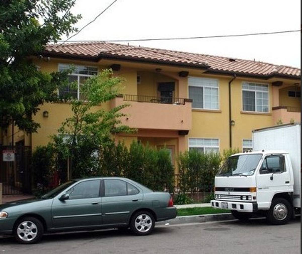 Apartment for rent at 18350 Malden St, Northridge, CA 91325
